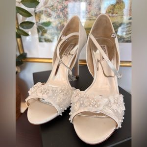 Badgley Mischka Carter Peep Toe D’Orsay, Soft White - Size 7.5